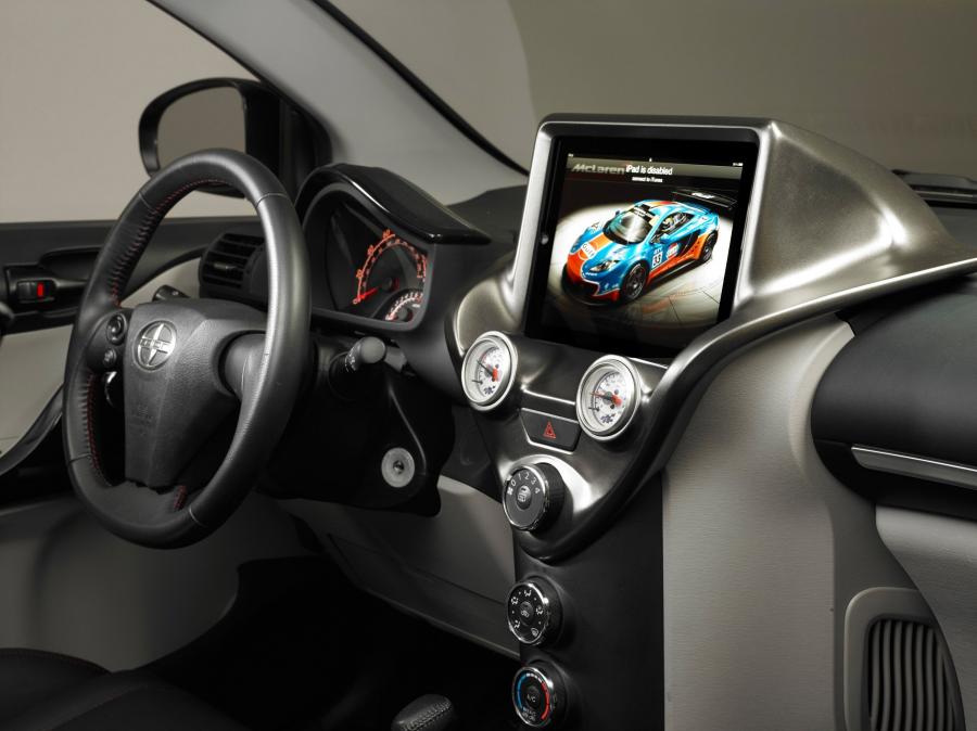 Интерьер Scion iQ by Jon Sibal 2011 года  (фото 4 из 13)